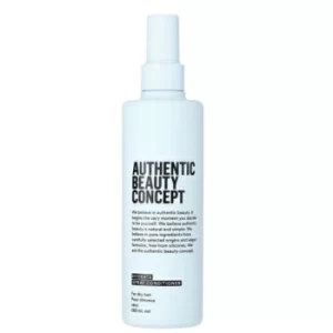 Botella de acondicionador en spray Authentic Beauty Concept para cabello seco con diseño blanco minimalista sobre fondo blanco