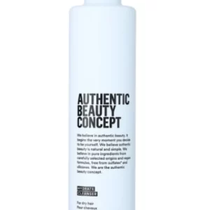 Botella de limpiador hidratante Authentic Beauty Concept para cabello seco con diseño minimalista en blanco sobre fondo blanco